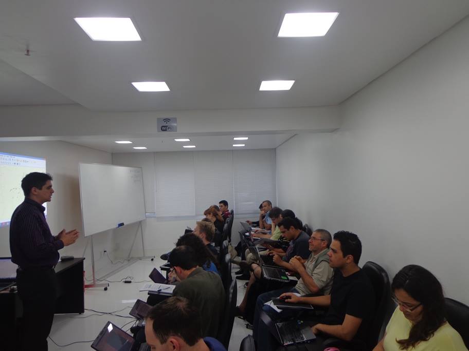 Cursos de QGIS são promovidos em Porto Alegre/RS